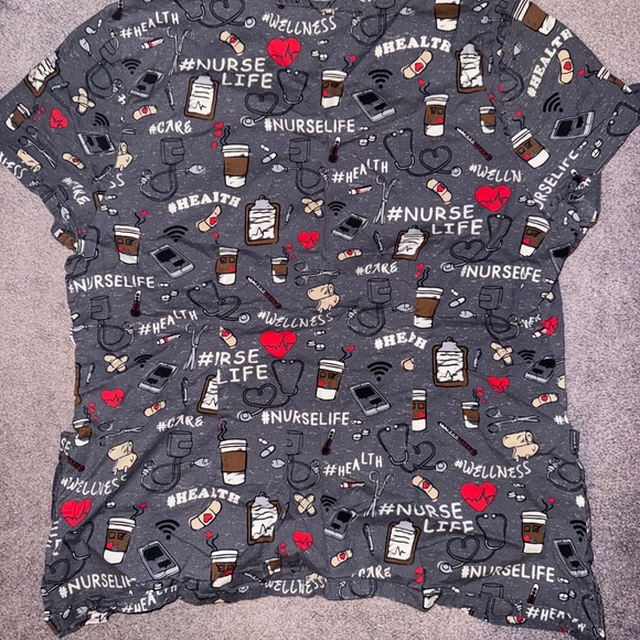 Women’s Printed Scrub Tops - Picture 15 of 16